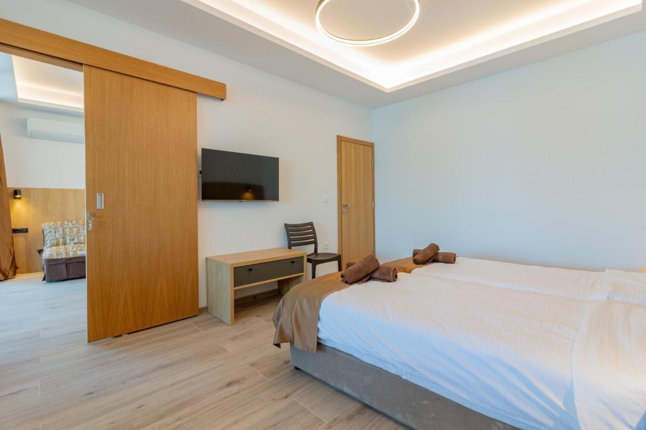 Lago Hotel Lagadin Bagian luar foto